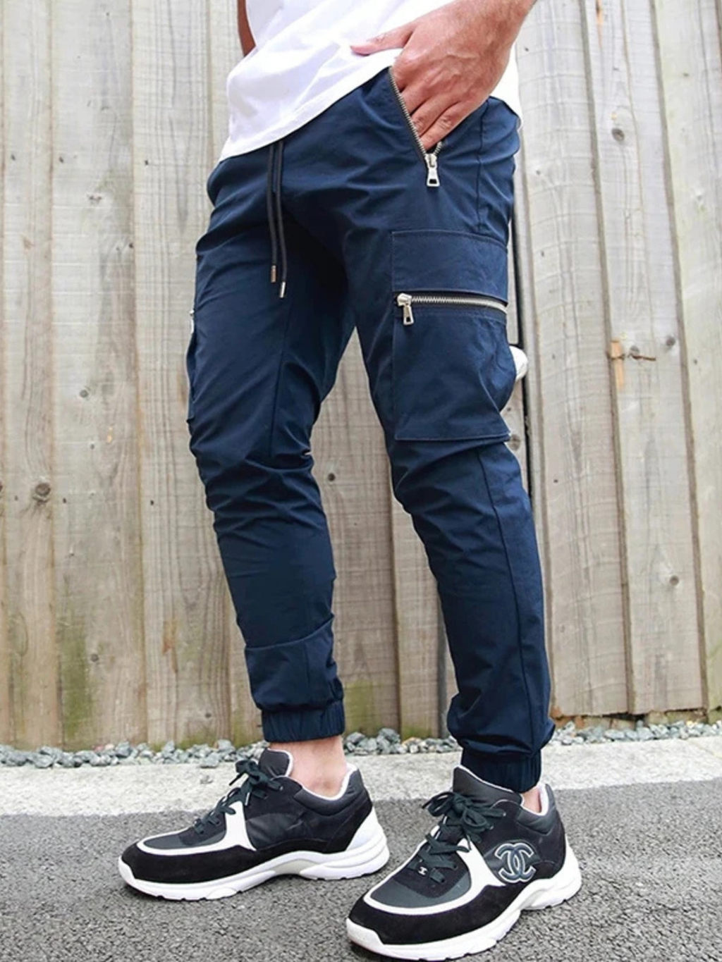 Pantalones cargo esenciales