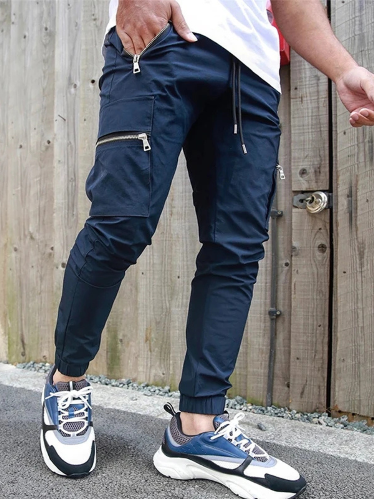 Pantalones cargo esenciales