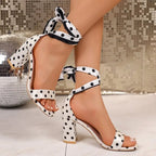Zapatos de tacón con lazo de lunares