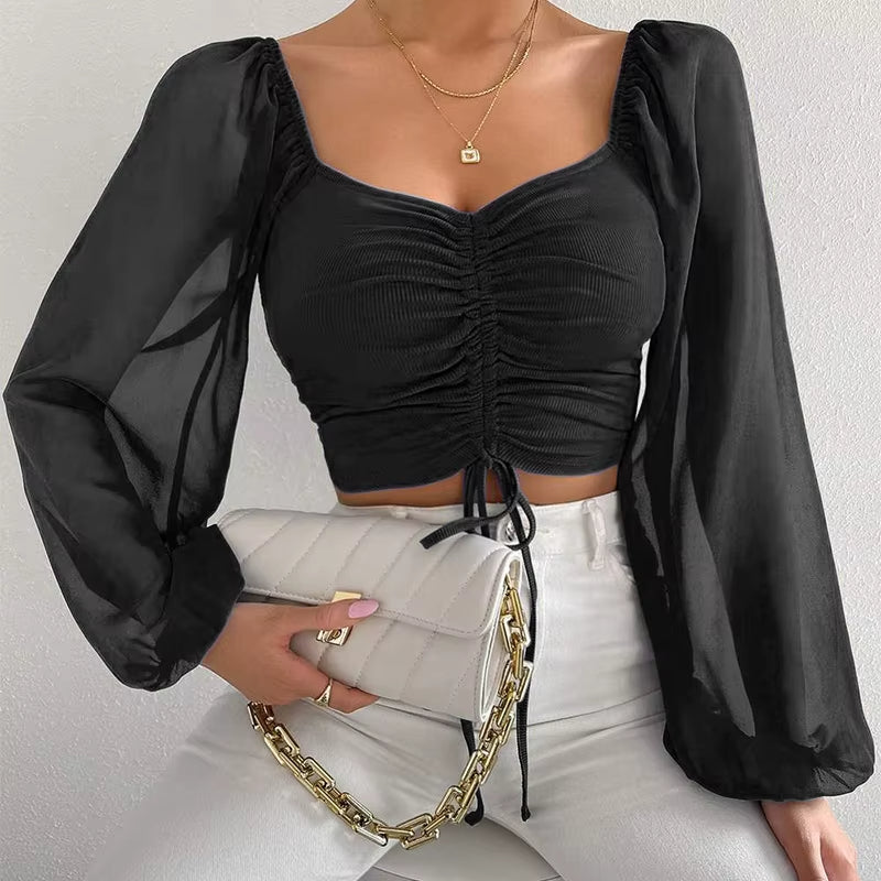 Blusa corta con cinturón