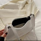 Adela Bolso de Hombro Minimalista