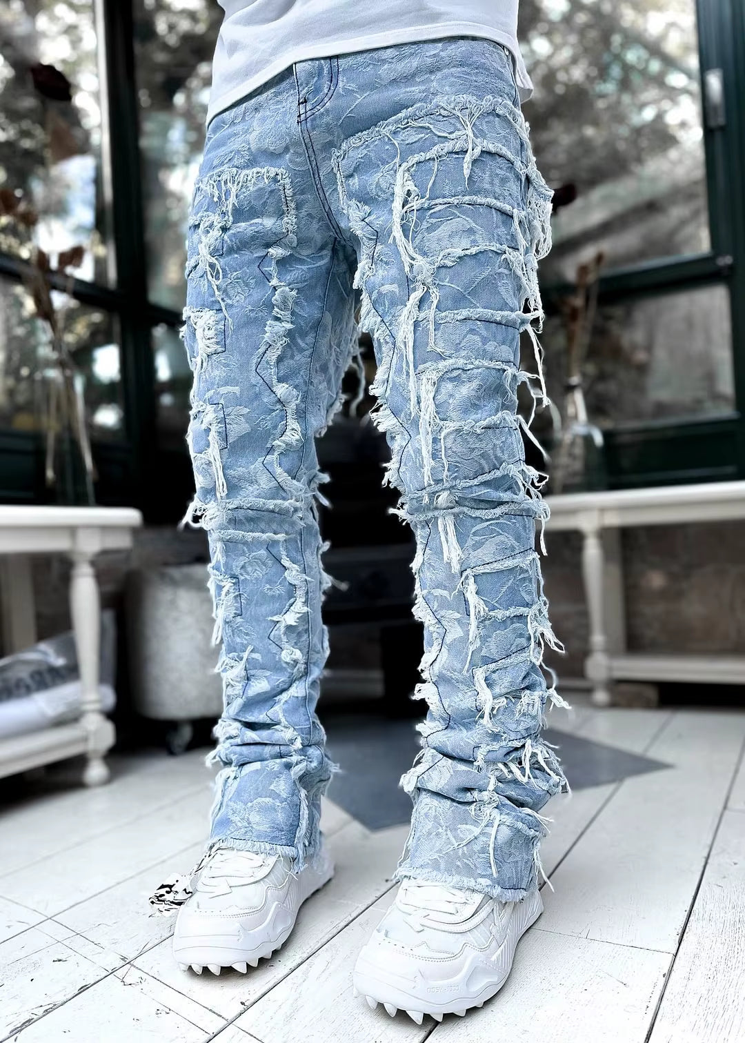 Pantalones vaqueros desgastados con efecto de capas