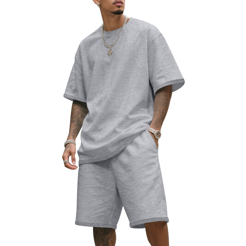 Conjunto informal para hombre de camiseta y short