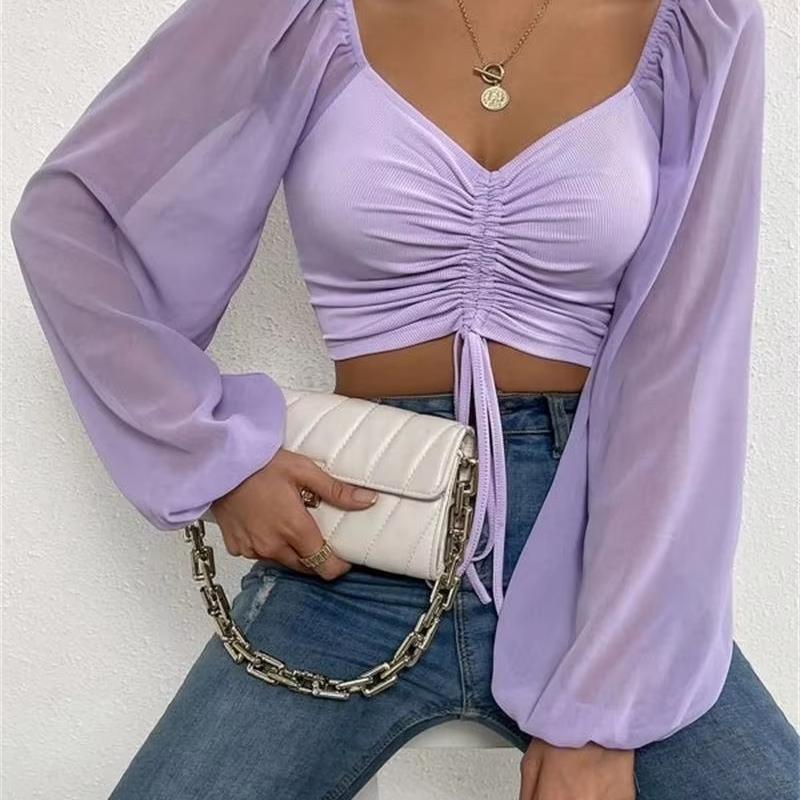 Blusa corta con cinturón