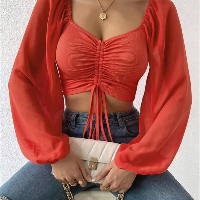 Blusa corta con cinturón