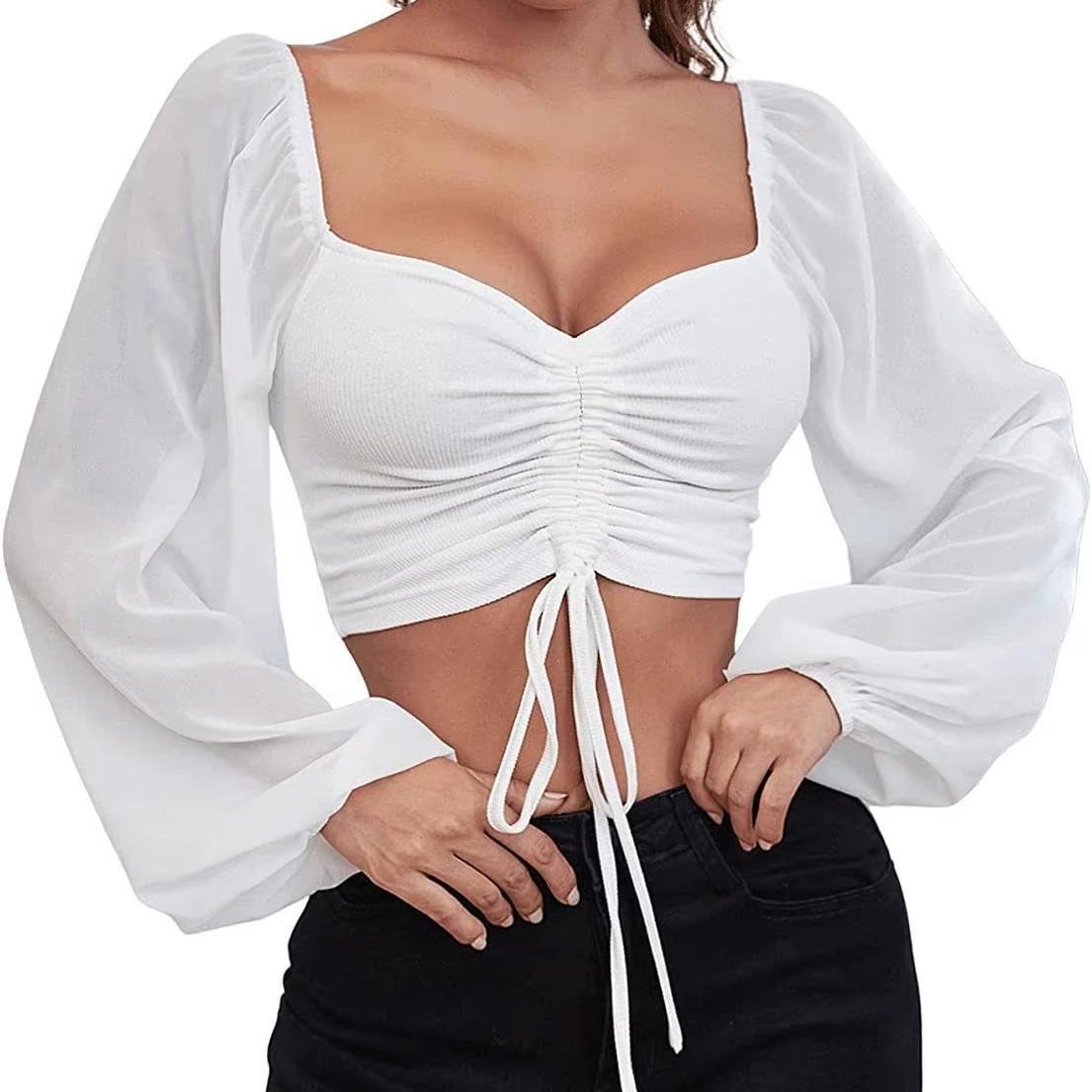 Blusa corta con cinturón